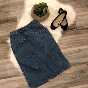 Vintage 80’s Jordache denim skirt.